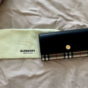 Burberry
Halton Vintage Check Flap Continental Wallet